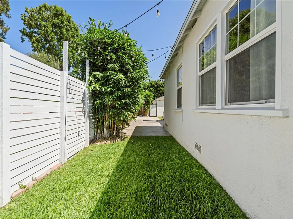 1301 19th Manhattan Beach, CA 90266