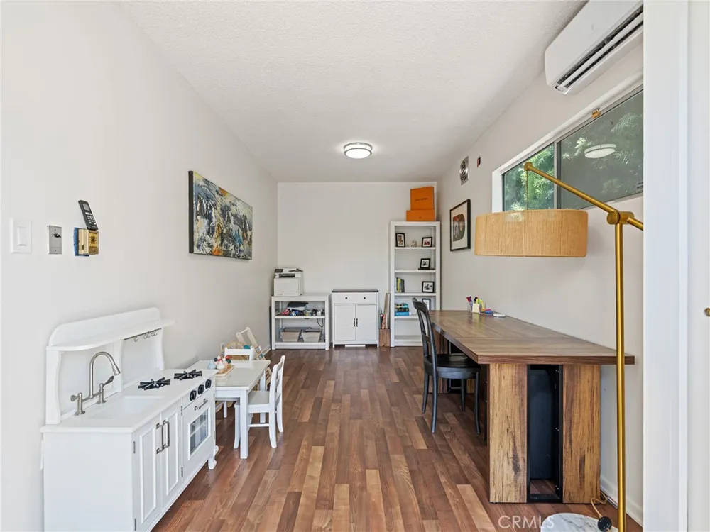 1301 19th Manhattan Beach, CA 90266
