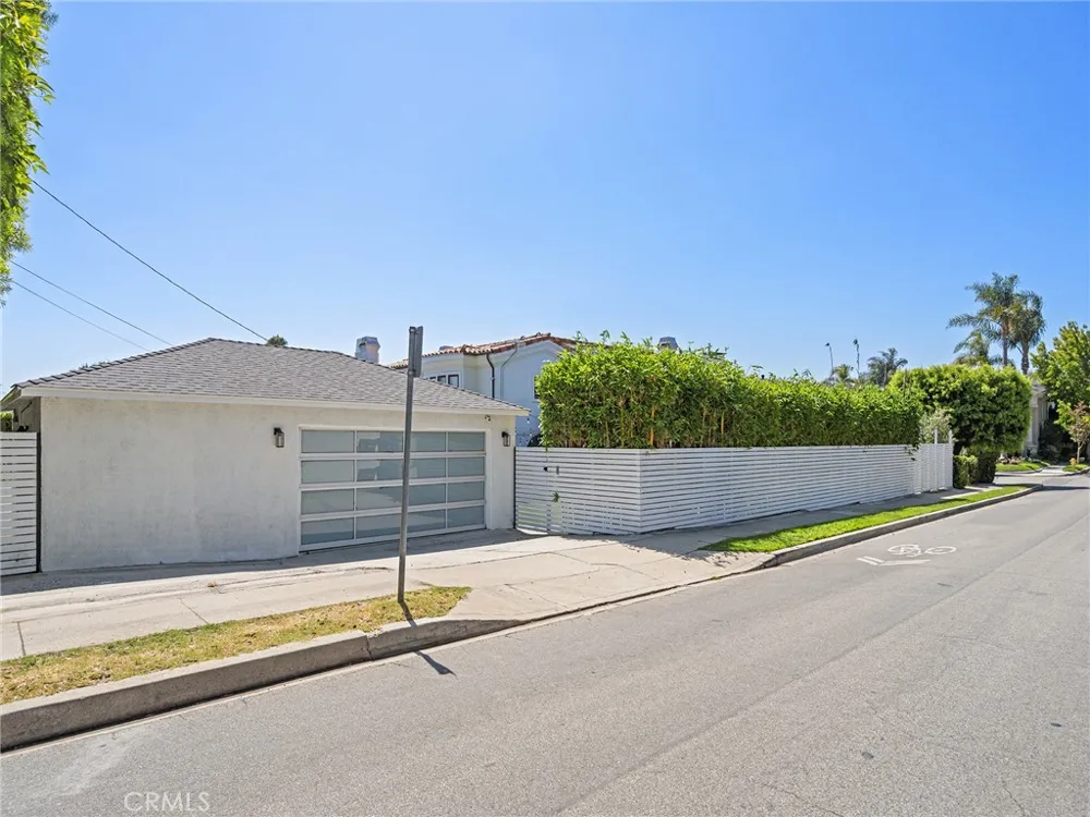 1301 19th Manhattan Beach, CA 90266
