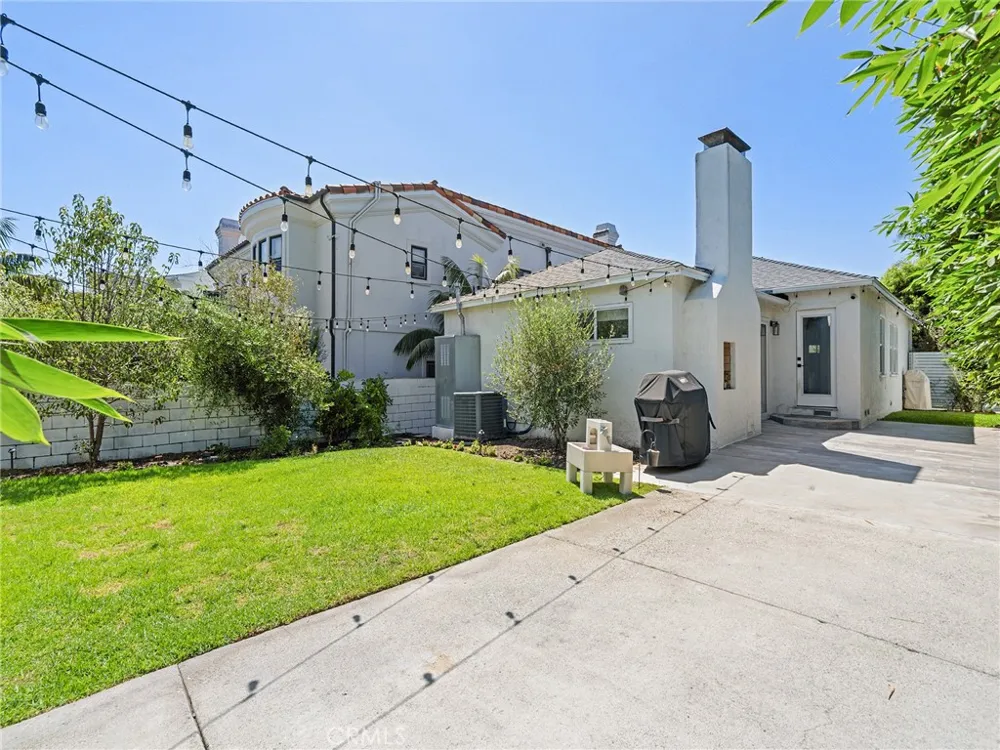 1301 19th Manhattan Beach, CA 90266