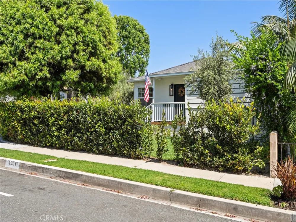 1301 19th Manhattan Beach, CA 90266