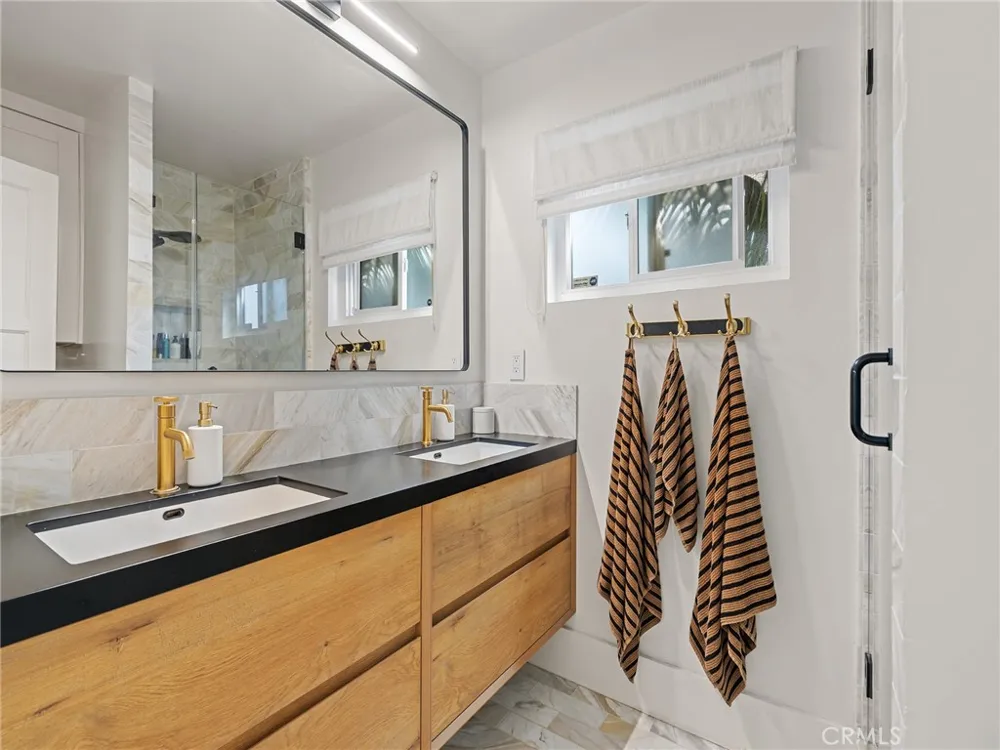 1301 19th Manhattan Beach, CA 90266