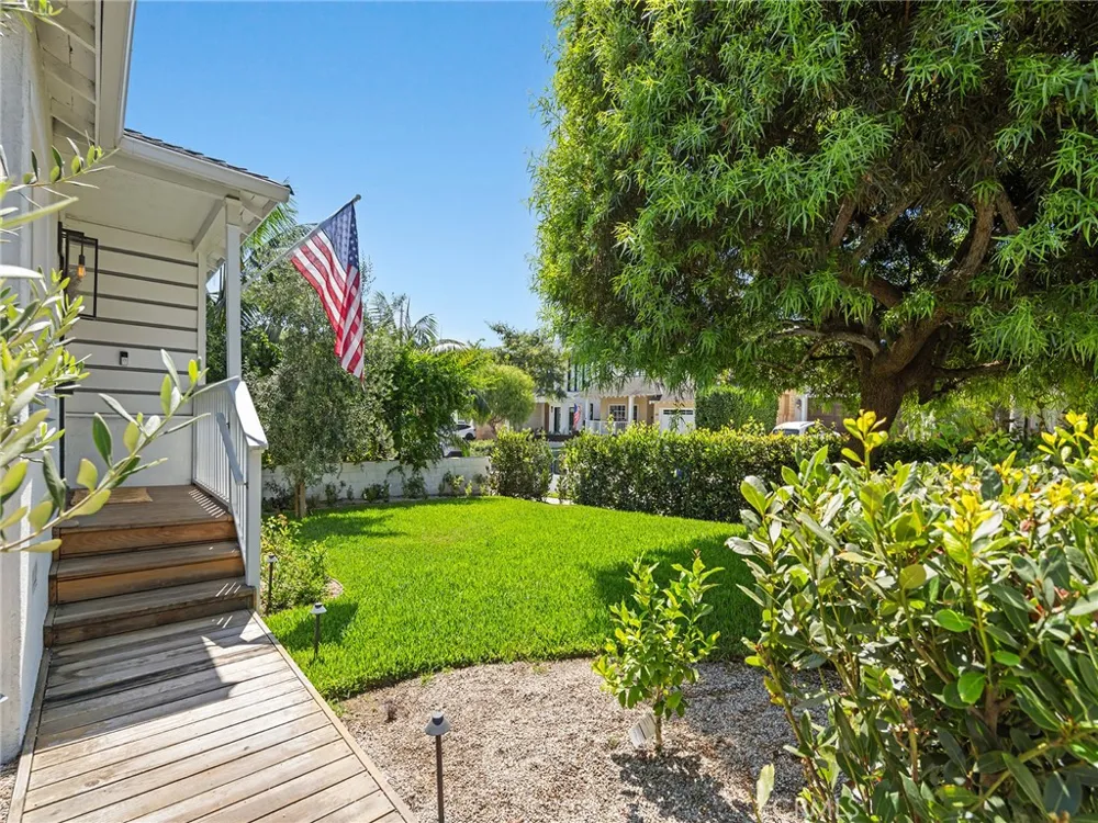1301 19th Manhattan Beach, CA 90266
