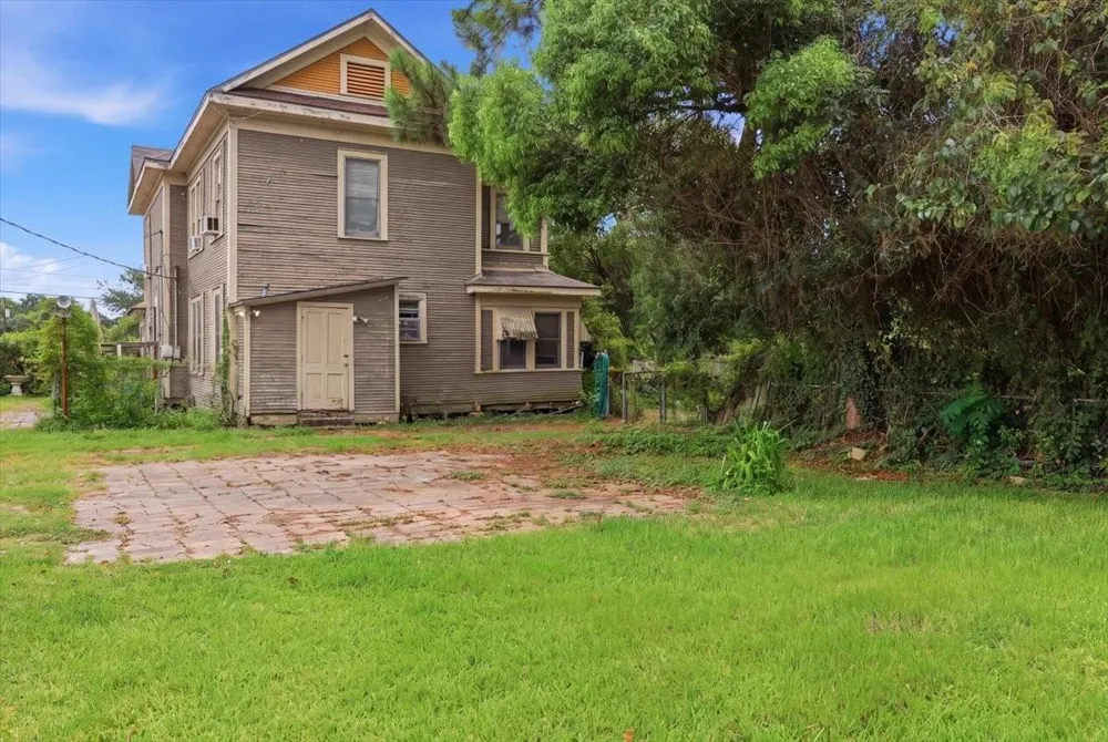 605 3rd Street Orange, TX 77630