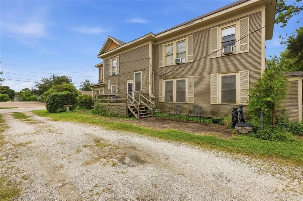 605 3rd Street Orange, TX 77630