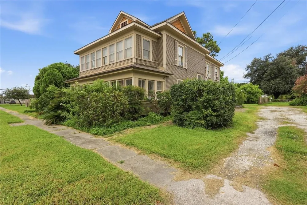 605 3rd Street Orange, TX 77630