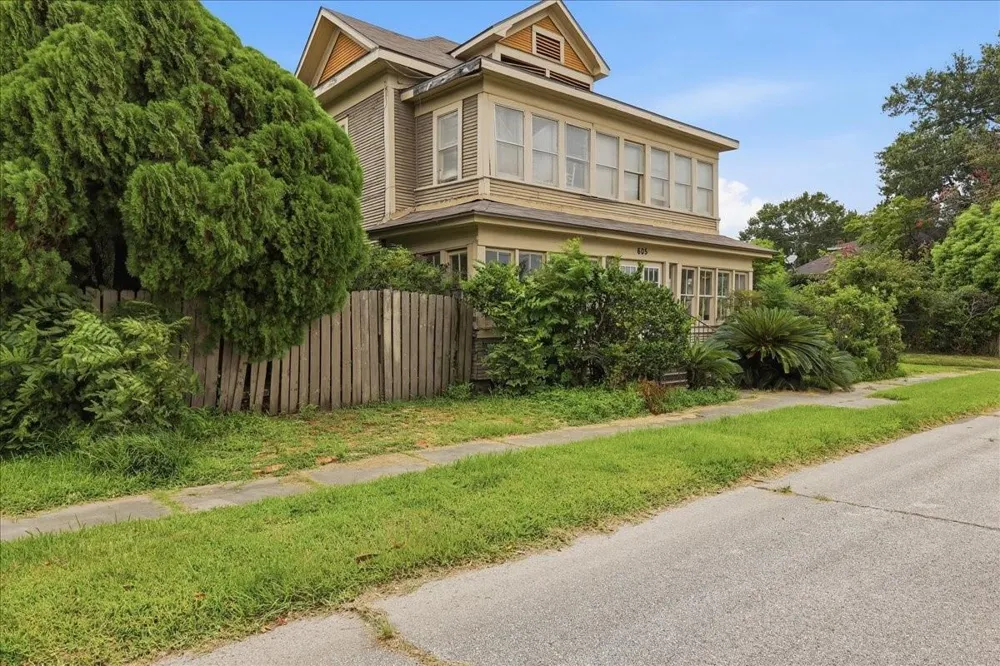 605 3rd Street Orange, TX 77630
