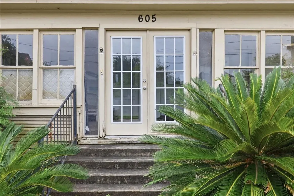605 3rd Street Orange, TX 77630