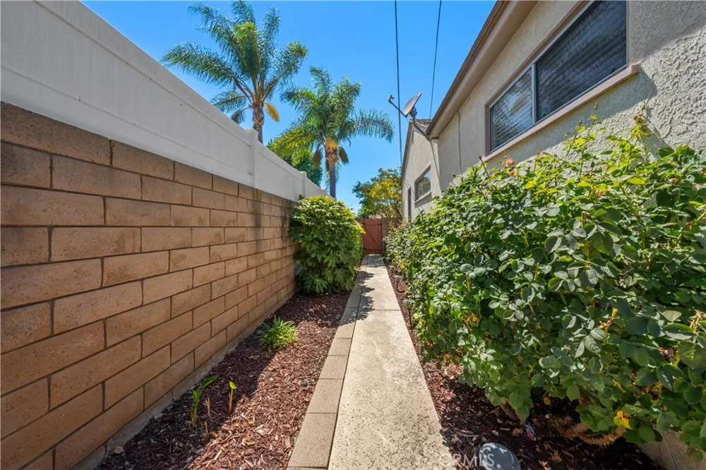 5408 Sunfield Lakewood, CA 90712