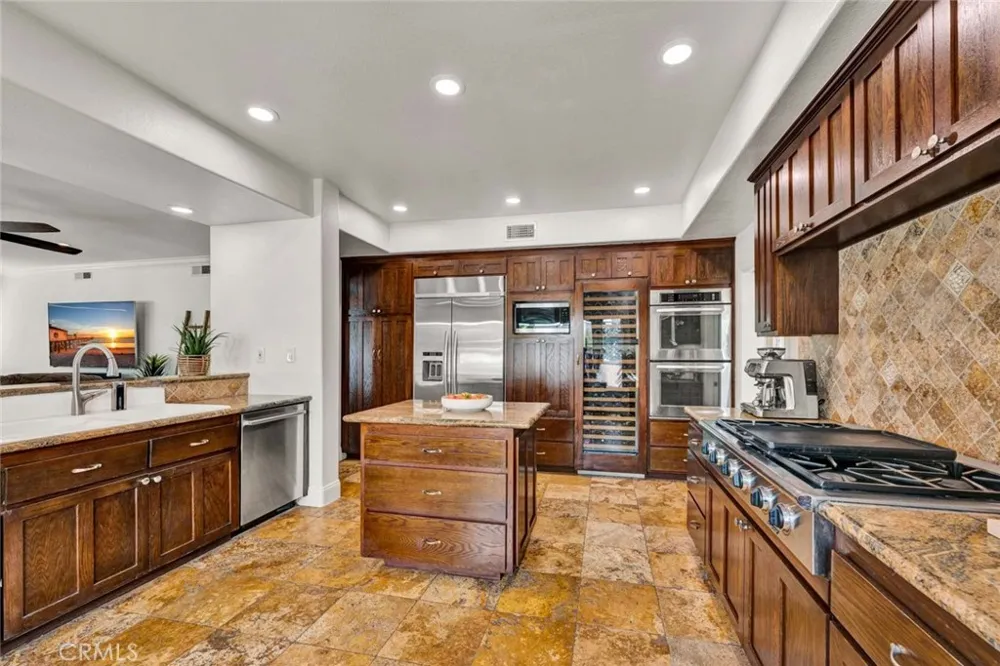 13671 Belle Rive North Tustin, CA 92705