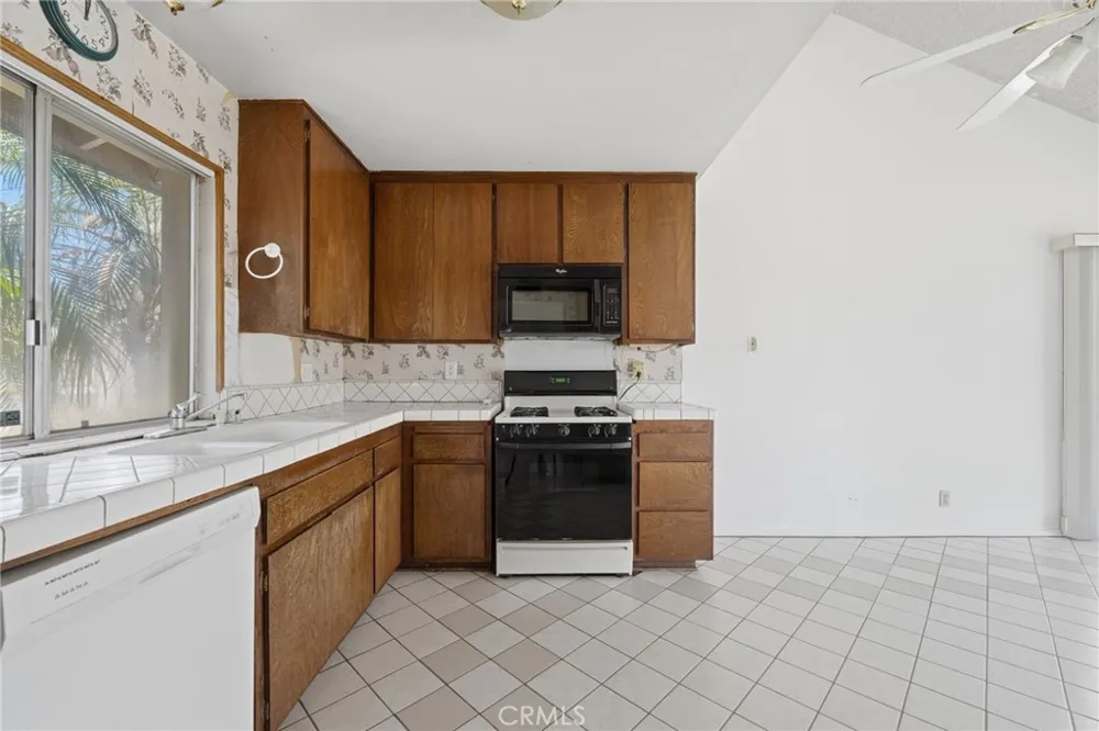 18512 Kamstra Cerritos, CA 90703