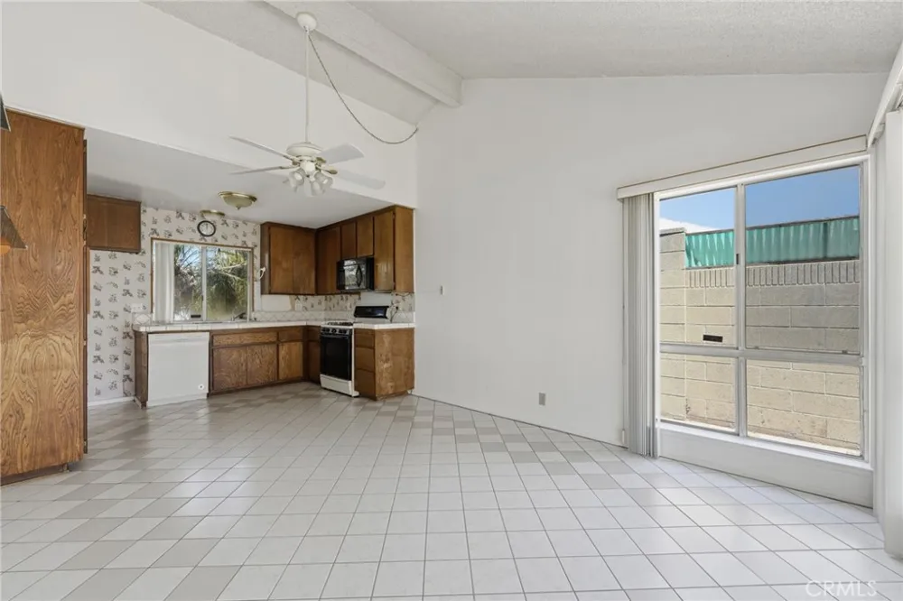 18512 Kamstra Cerritos, CA 90703