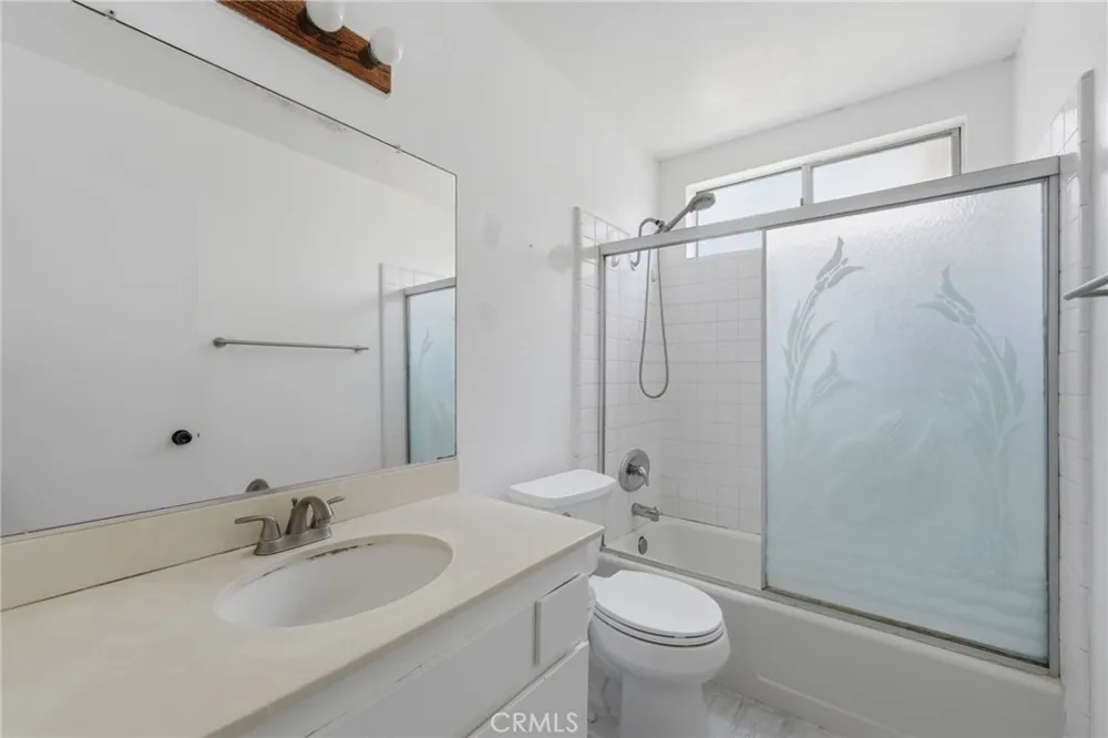 18512 Kamstra Cerritos, CA 90703