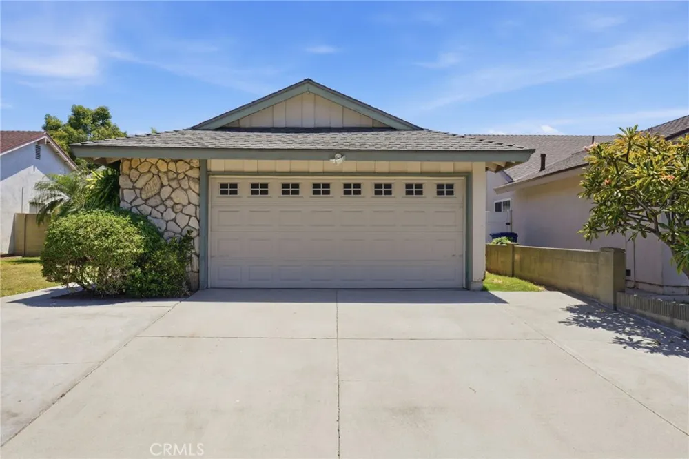18512 Kamstra Cerritos, CA 90703