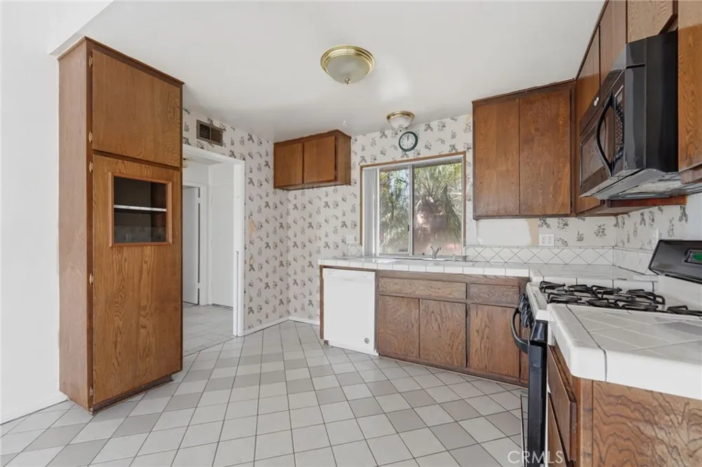 18512 Kamstra Cerritos, CA 90703