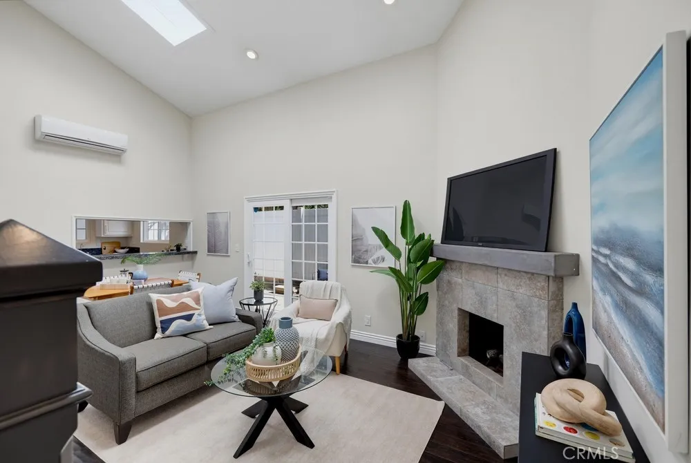 1118 Sandi Lane Costa Mesa, CA 92627