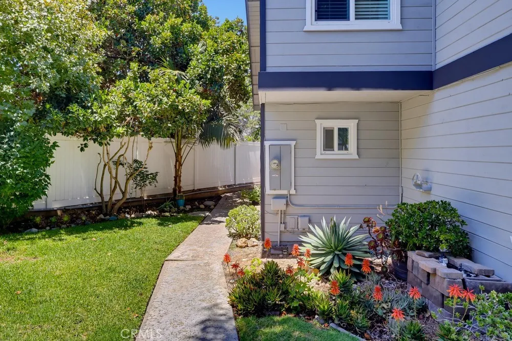 1118 Sandi Lane Costa Mesa, CA 92627