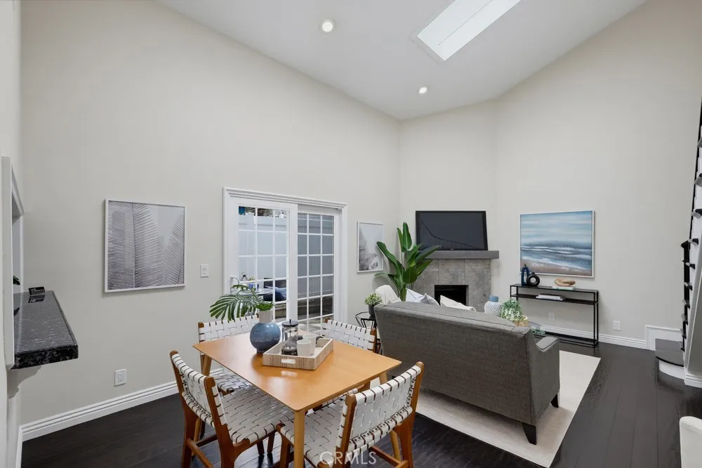 1118 Sandi Lane Costa Mesa, CA 92627