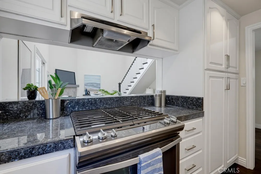 1118 Sandi Lane Costa Mesa, CA 92627