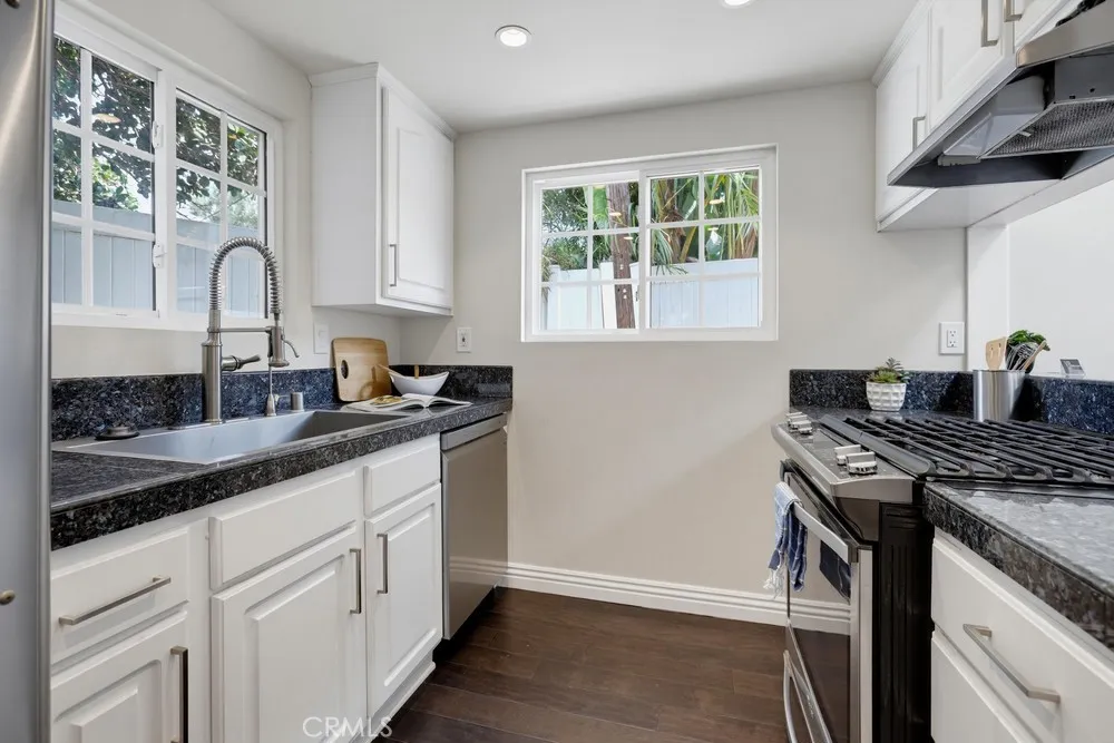 1118 Sandi Lane Costa Mesa, CA 92627