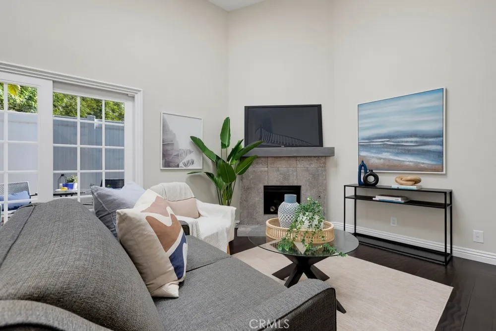 1118 Sandi Lane Costa Mesa, CA 92627