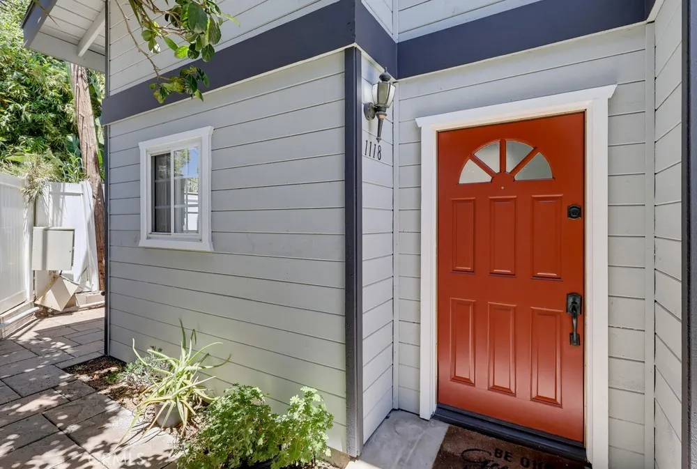 1118 Sandi Lane Costa Mesa, CA 92627
