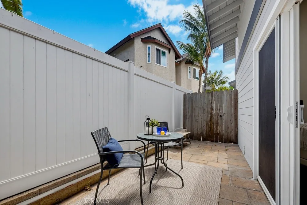 1118 Sandi Lane Costa Mesa, CA 92627