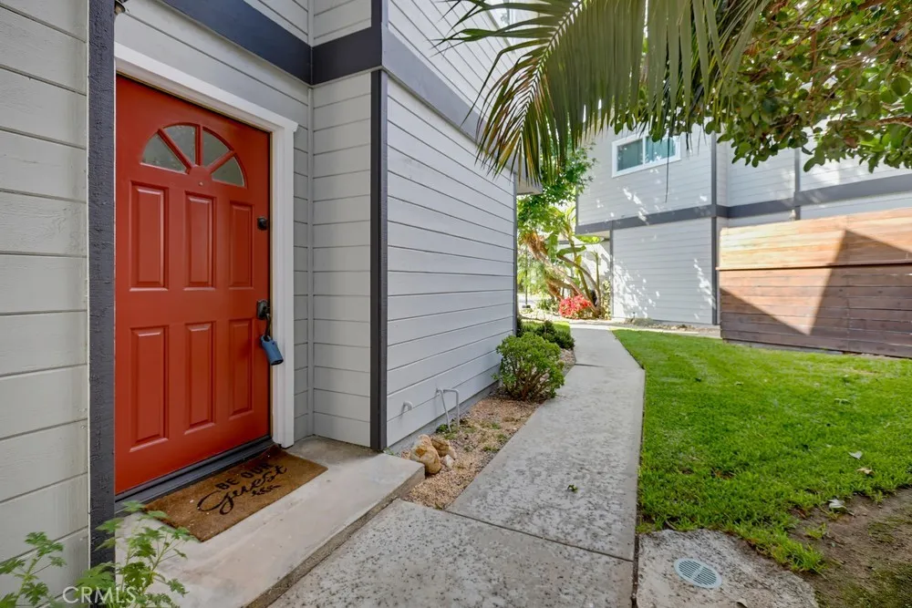 1118 Sandi Lane Costa Mesa, CA 92627