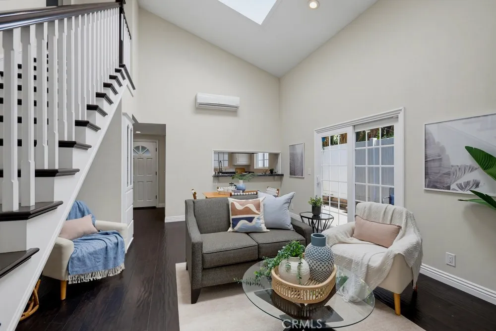 1118 Sandi Lane Costa Mesa, CA 92627