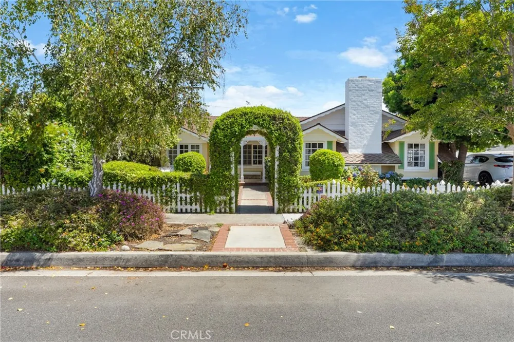 3052 Bostonian Los Alamitos, CA 90720