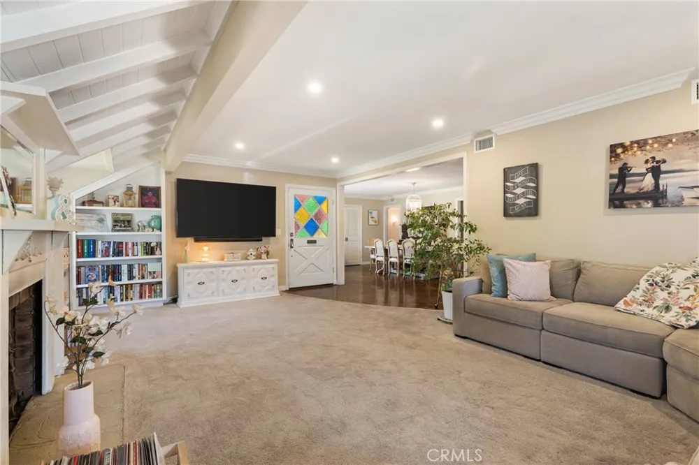 3052 Bostonian Los Alamitos, CA 90720
