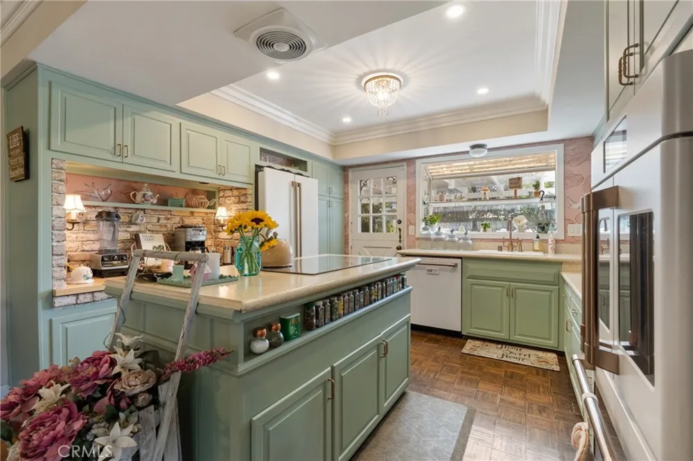3052 Bostonian Los Alamitos, CA 90720