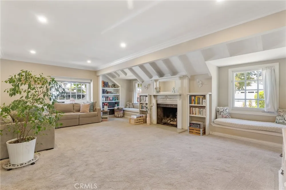 3052 Bostonian Los Alamitos, CA 90720