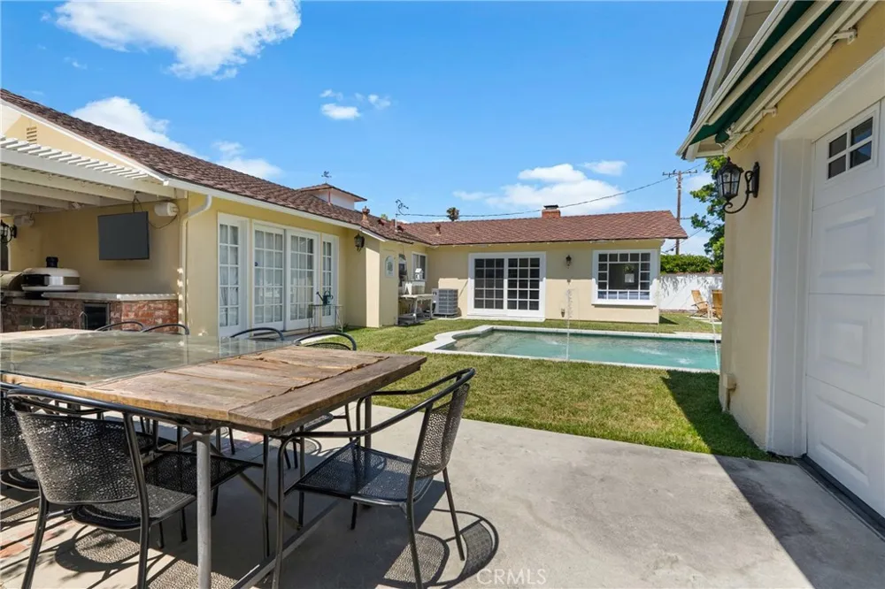 3052 Bostonian Los Alamitos, CA 90720