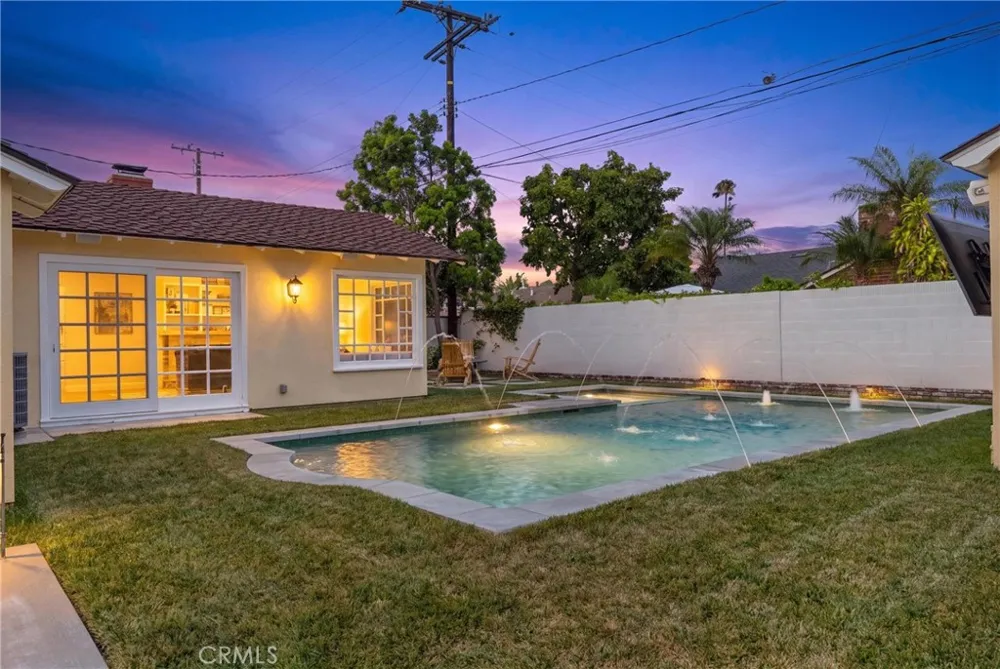 3052 Bostonian Los Alamitos, CA 90720