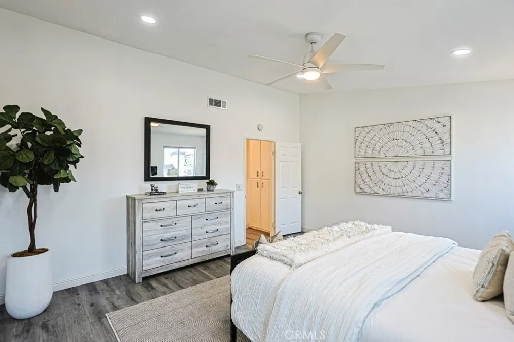 2640 W Meadowview Anaheim, CA 92804