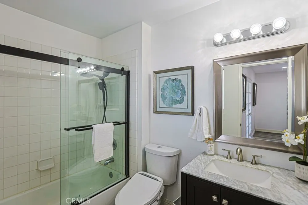 2640 W Meadowview Anaheim, CA 92804