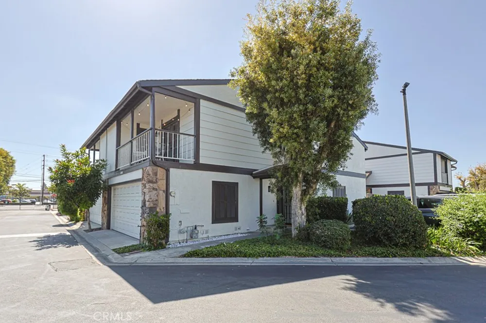 2640 W Meadowview Anaheim, CA 92804