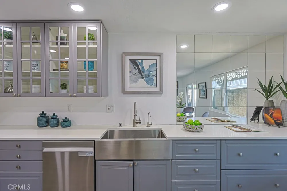 2640 W Meadowview Anaheim, CA 92804