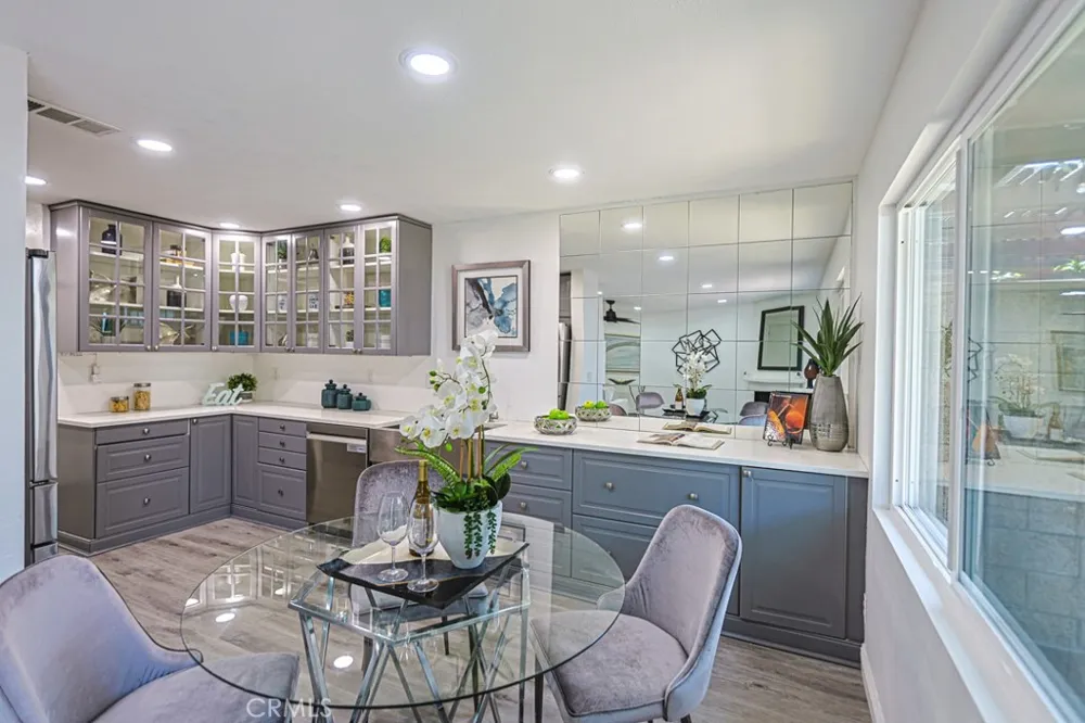 2640 W Meadowview Anaheim, CA 92804
