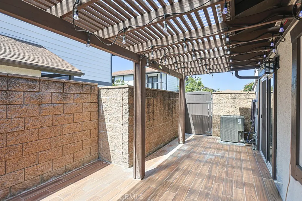 2640 W Meadowview Anaheim, CA 92804