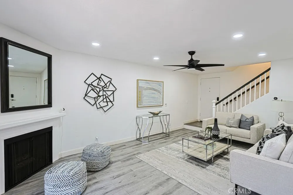 2640 W Meadowview Anaheim, CA 92804