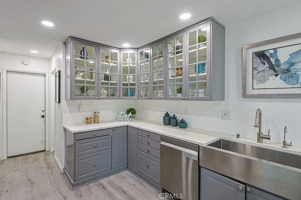 2640 W Meadowview Anaheim, CA 92804