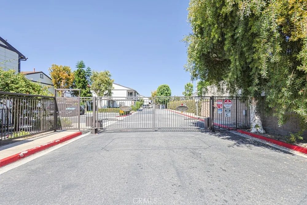 2640 W Meadowview Anaheim, CA 92804