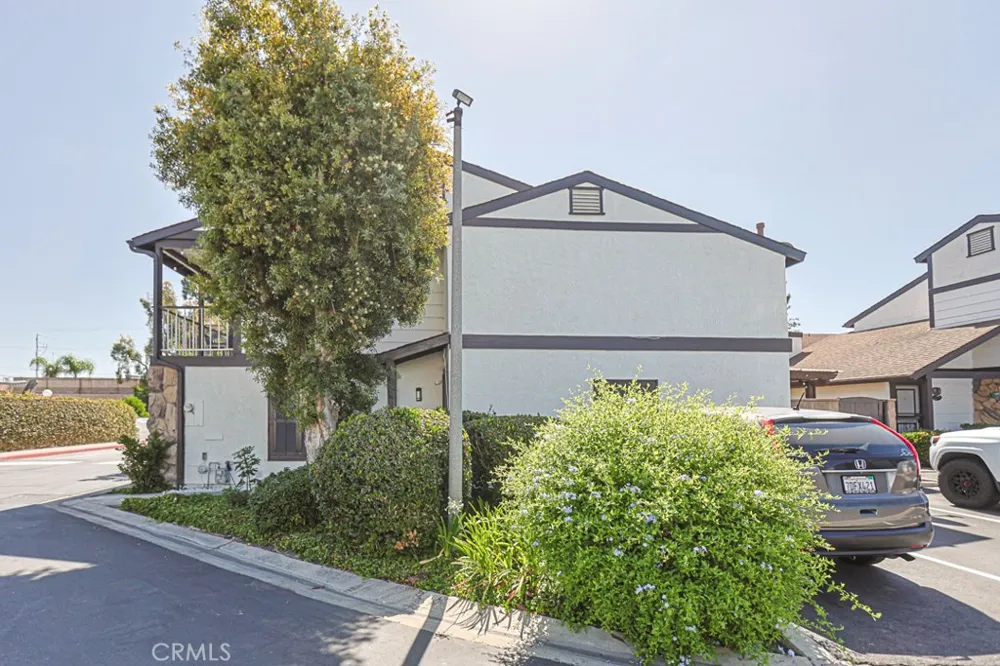 2640 W Meadowview Anaheim, CA 92804