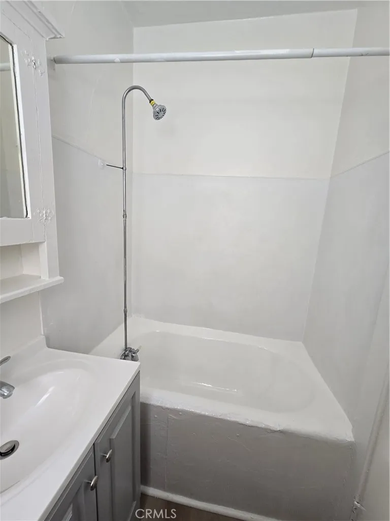 942 E 2nd #12.5 Long Beach, CA 90802