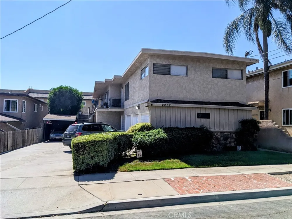 2237 Rose #C Signal Hill, CA 90755