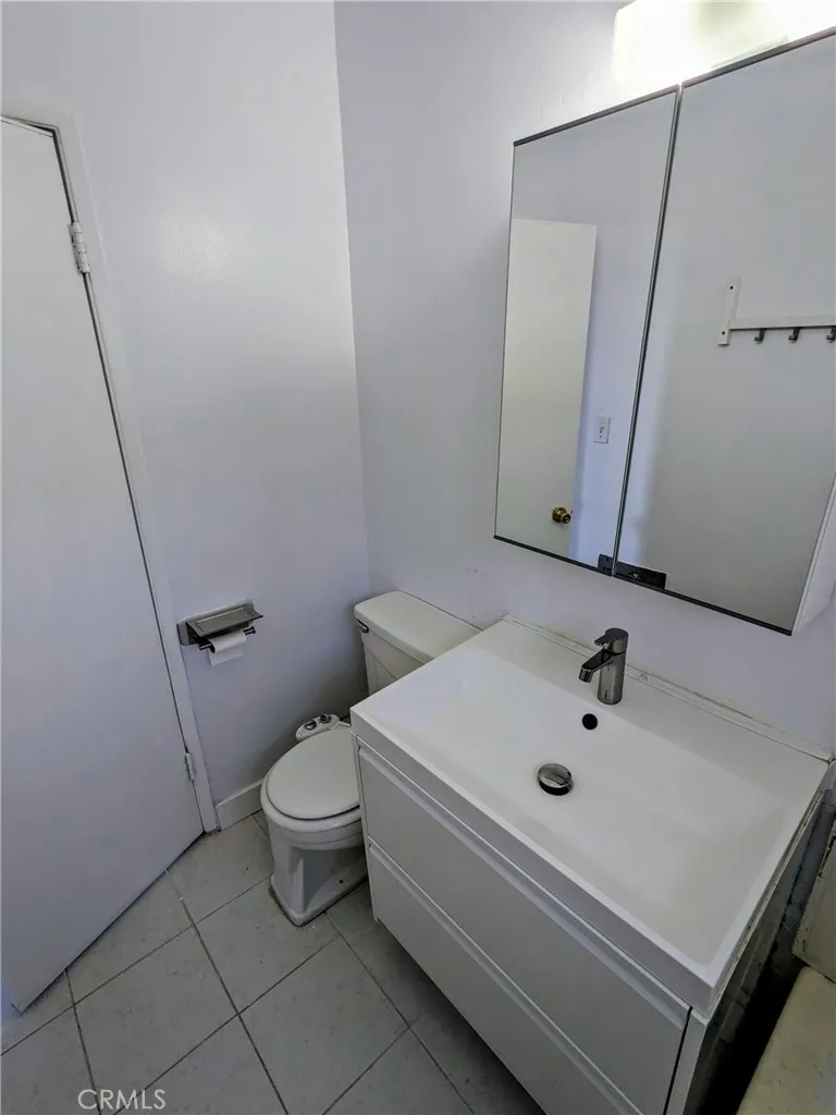 2237 Rose #C Signal Hill, CA 90755