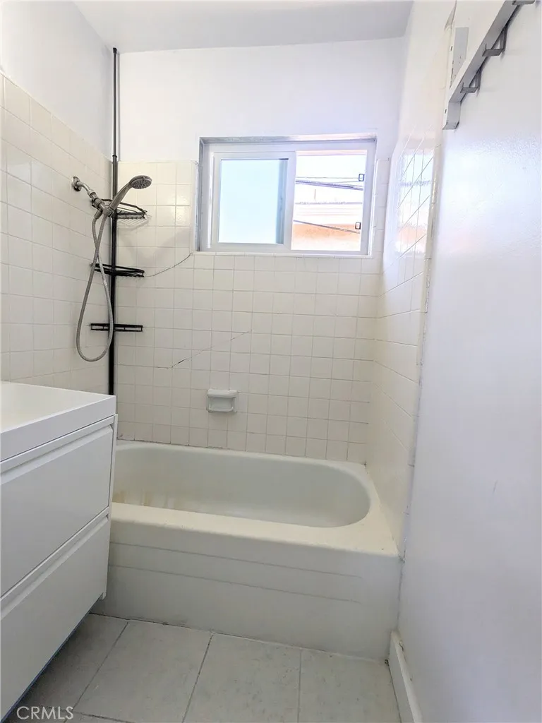 2237 Rose #C Signal Hill, CA 90755