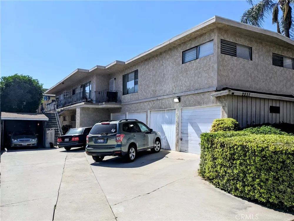 2237 Rose #C Signal Hill, CA 90755
